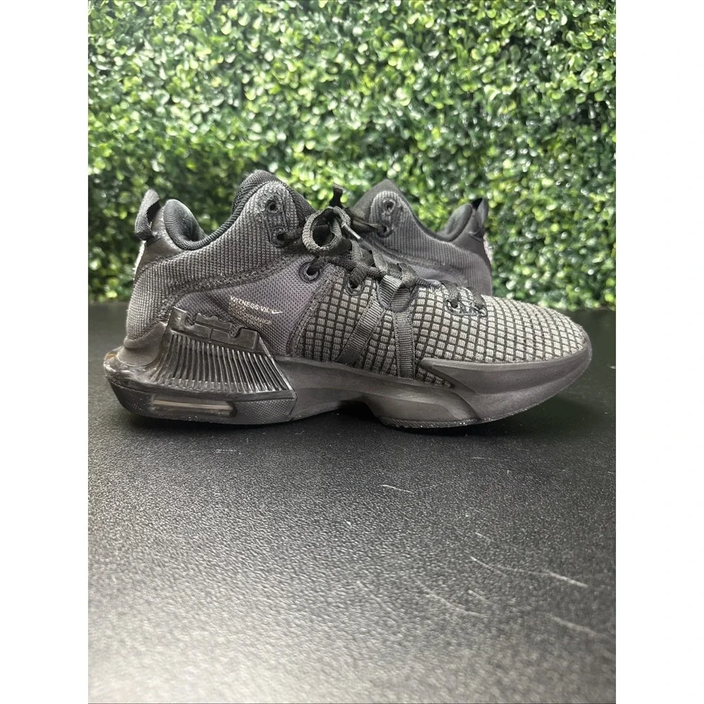 Nike LeBron Witness 7 Shoes Men's Size 7 